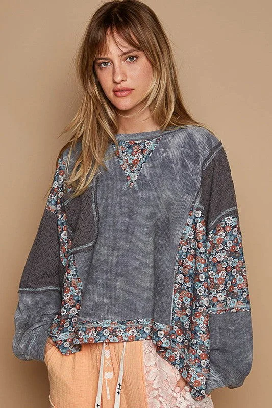 POL Floral Patchwork Round Neck Knit Top - Gray Minimalist Knit Blouse